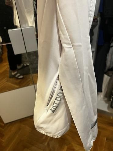 helanke za trening: Nike trenerka sa kapuljačom – bela - Model: sportska dukserica/jakna — 3