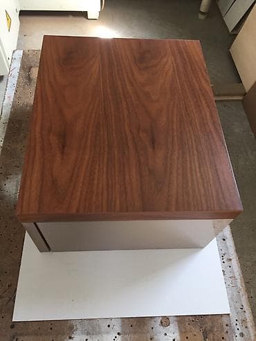 stender za garderobu forma ideale: Moderan zidni element / noćni ormarić - Dizajn: minimalistički kubus — 2