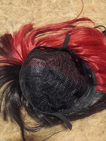 sako l: Perika dugačka,polukovrdžava,crveno - crna,ima šiške,prelepa — 1