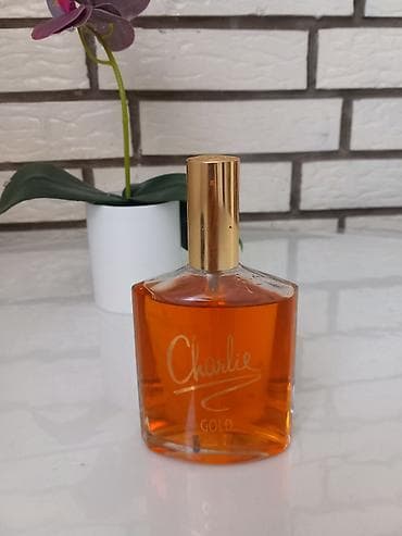 liu jo darina s: Revlon Charlie Gold edp, 100ml
Skoro puna bočica 
Kod Y22413
Original — 1