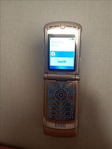 pegla na zar cena: Motorola V3 Motorola kao nova,baterija dobra,punjač,radi na svim — 2