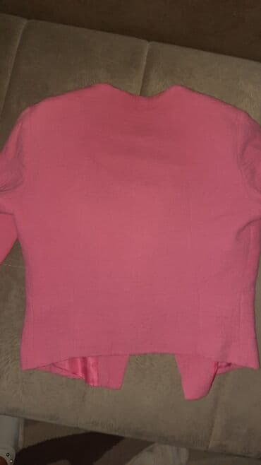 exit kaputi: Bershka jakna. S vel. barbi pink boja. 7/8 rukavi. strukirana — 7