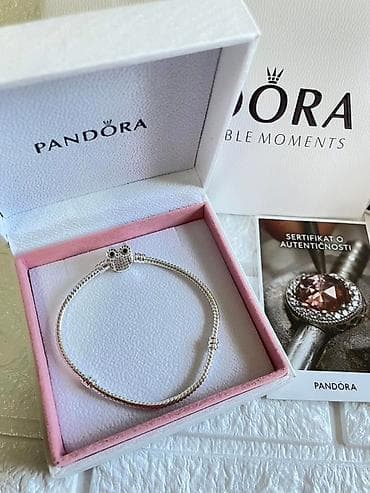 Privesci za ključeve: Pandora narukvica sa privescima – originalni set - Brend: PANDORA - — 5