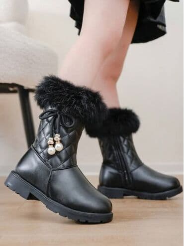 Gumene čizme: Cena:2500din Dostupni brojevi:38 Poručuje se isporuka za desetak — 22