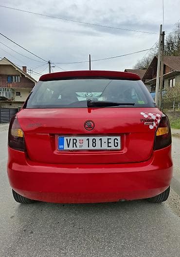 pracke prodaja: Škoda Fabia – hečbek, crvena boja, 5 vrata,motor benzinac sa swkvent — 1