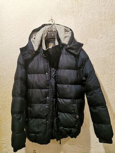 lacoste jakne muske: Muška jakna tamnoplave boje sa sivom kapuljačom i visokom kragnom — 1