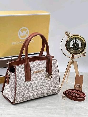 Nakit: 1 klasa kopije
Cena 5300 rsd
💋 — 4