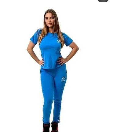 plave svecane haljine: Ženski sportski komplet – majica i donji deo trenerke - Boja — 1