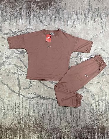 Sweatsuit Sets: Dvodelni ženski komplet – majica s kratkim rukavima i donji dio — 2