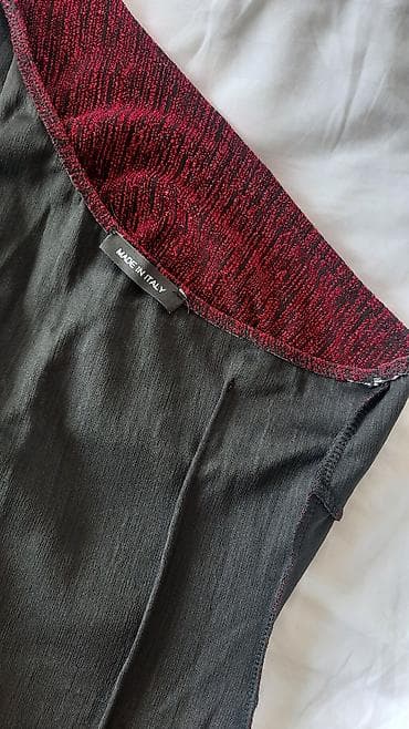 mura haljine: Elegantna bordo haljina na jedno rame - Fason: uska silueta do — 4