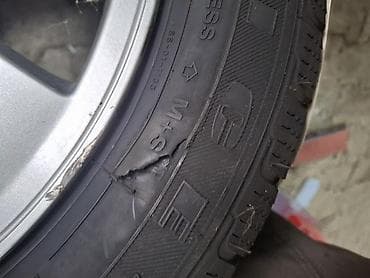 rikverc kamera za auto: OSTALO 175/60 R15 ZIMSKA | dve gume, jedna ostecna bocno ali nije — 5