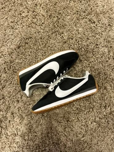 sintisajzer sa mikrofonom za decu: Nike sportske patike – crno‑bele - Model sa retro siluetom i velikim — 1