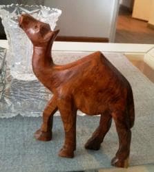 Tekstil: Figura kamile od maslinovog drveta Dimenzije 12 x 13 cm Suvenir iz — 2