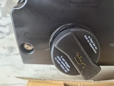 brava gepeka golf 7: Poklopac ventila (dekla motora) sa integrisanim PCV ventilom i čepom — 3