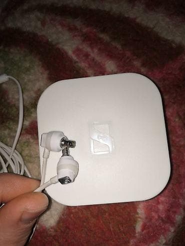 bezicne slusalice prodaja: Sennheiser slusalice

ispravne — 1