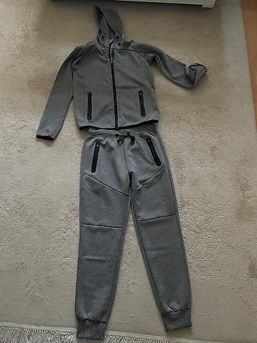 Udoban ženski sportski komplet u sivoj boji, pun elastin, rastegljiv