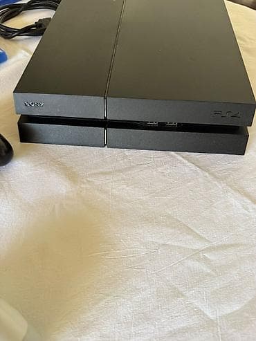 bagat mašina za šivanje: Soni PS 4 1Tb (sa tri dzojstika) i 19 igrica. Ocuvan i bez ostecenja — 4