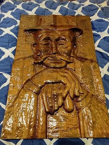 Textile: Ručno rezbarena reljefna slika u drvetu – portret starog čoveka sa — 3