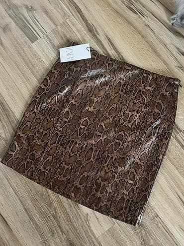 zara pantalone snizenje: ZARA mini suknja sa zmijskim printom - Brend: ZARA - Model: mini — 2
