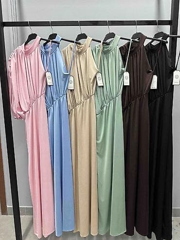 off white: Elegantna asimetrična haljina sa jednim ramenom
2600din
S M L — 4