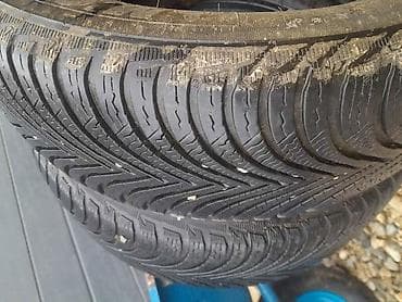 Auto delovi, gume i tjuning: MICHELIN 205/55 R16 ZIMSKA | Na prodaju 2 gume 205 55 r16. Sara 6mm — 4