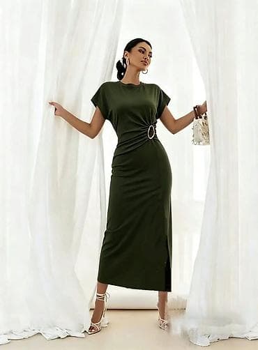 Elegantna midi haljina sa ukrasnom kopčom na boku - Kroj: ravna