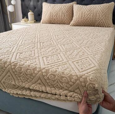 farmerice s: Reljefni čaršafi
Čaršaf na lastiš 25 + 2 jastučnice(5) 
Cena 3800 din — 5