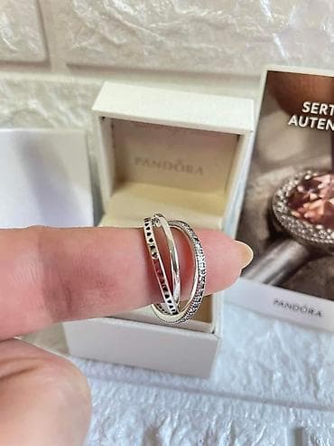 Vel 7
Prsten Pandora
Cena: 2.500dinara
(Dobija se u kutijici)
Sifra K1