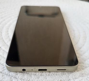 telefon na tipke: Samsung Galaxy A06 4/128 GB Samsung Galaxy A06 sa **4 GB RAM — 5
