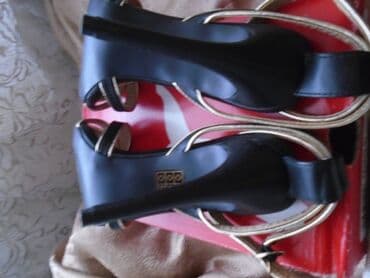 mokasine sa stiklom: Sandals, 39 — 7