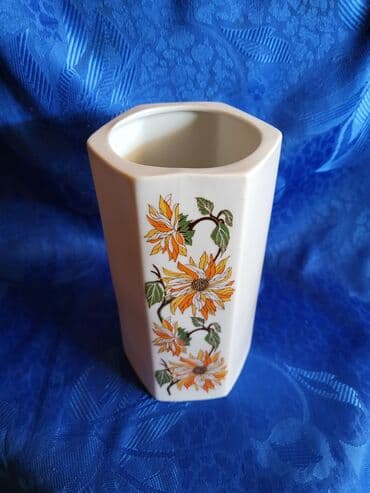 auto karta srbije i crne gore: Vaza nova Zajecar porcelan 70te. Visina. 17,5cm — 3