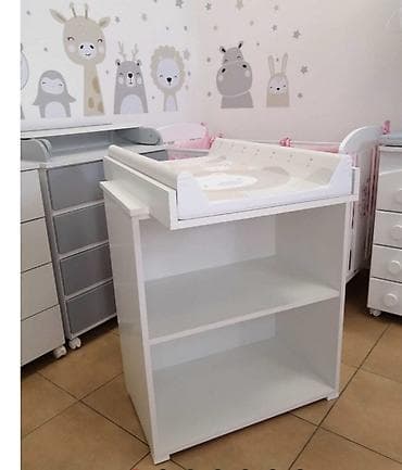 Pult/komoda za presvlačenje beba sa policama - Funkcionalan pult za