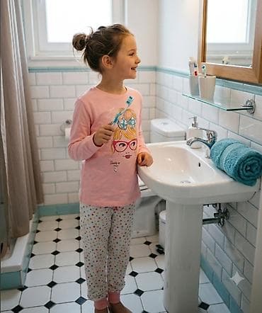 Dečija ženska pidžama – Piroćanac - Model: Artikal 2590 - Veličina na lalafo.rs Dečija ženska pidžama – Piroćanac - Model: Artikal 2590 - Veličina