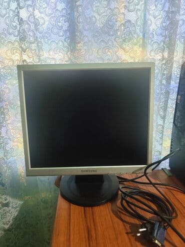 Desktop & Workstation PCs: Kuciste i monitor Ociscen, podignut svez operativni sistem, spreman — 12
