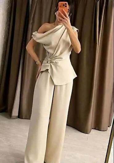 5.11 pantalone: Damski elegantni komplet – asimetrična bluza i široke pantalone - — 1