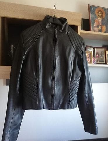 MONAnska kožna jakna, crna, kratkog kroja. Moderan dizajn sa visokim — 1