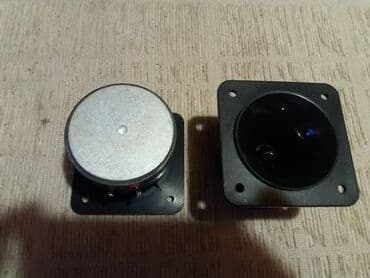 Audio: Horne 8,7x8,7cm br.2; 6 oma; visina 6,7cm; magnet 7,2cm; ispravne; — 2