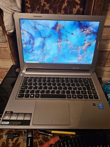 Video igre i konzole: Intel Core i3, 4 GB OZU, 13.3 " — 5