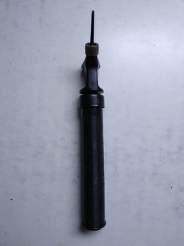 mini magnetni šah: Mini pumpa Microquicker za lopte 20 cm, dvosmerna sa plasicnom iglom — 1