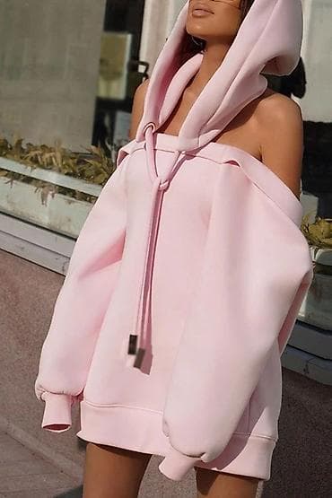 Dukserica gola ramena ispod majica top,sa kapuljacom. Futer meki