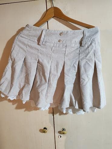 suknja m: Bež suknja sa faltama i čipkastim rubom - Materijal: somot (sitne — 3