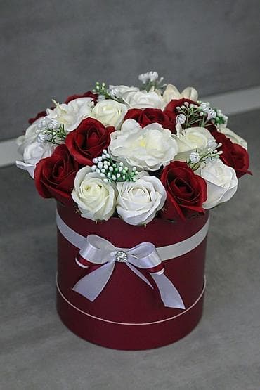 jastuci za ugaonu garnituru: Kutija u obliku srca sa ružama – luksuzna cvetna aranžmanska kutija - — 10