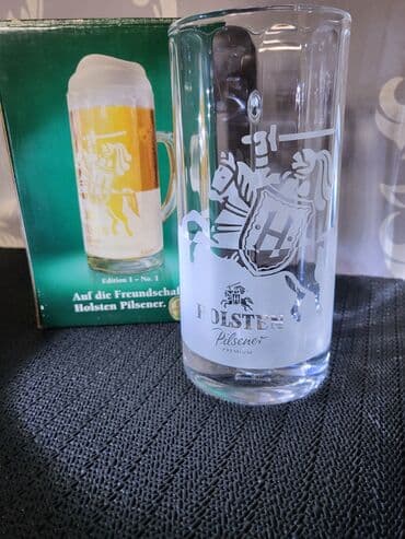 jelen pivo krigla: Nova krigla,vintaz Holsten Pilsner. Krigla nova,sve na njoj odsjaj od — 3