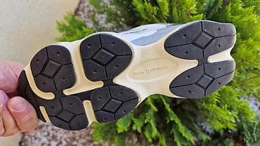 dona patike: New Balance 9060 patike – siva/bez nijansa
Dostupne u broju 38 — 6