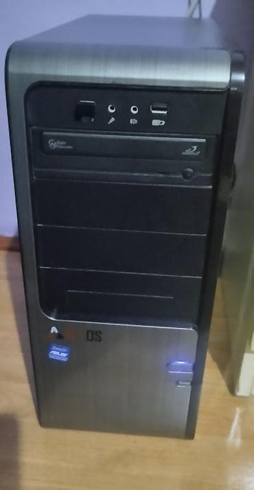 rosberg aparat za krofnice: Desktop računar sa monitorom Komponente: - Procesor: AMD Athlon II X4 — 1