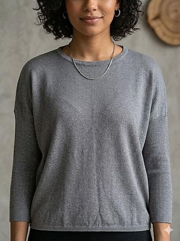 džemperi: Ženski džemper u sivoj boji - Klasican kroj sa blagim opuštenim fitom — 1