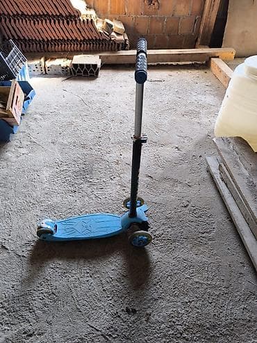 nož na preklop: Dečiji trotinet sa tri točka – plavi - Stabilan 3-točkaš: dva prednja — 1