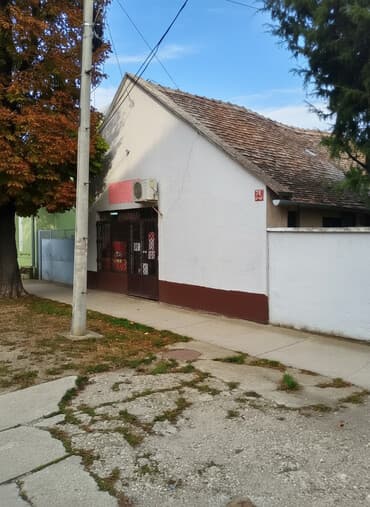 Poslovni prostor sa dvorištem – ulični lokal - Samostalni objekat