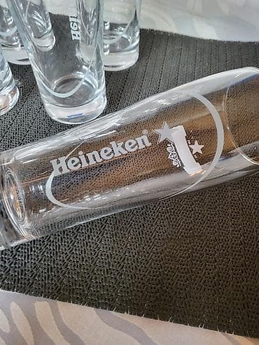 vitrine retro: Case nove,vintaz Heineken. Case Heineken bez ostecenja,sve na njima — 8