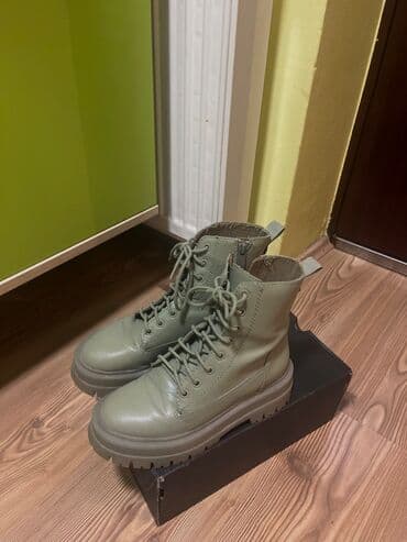 Women's Clothing: High boots, 36 — 2